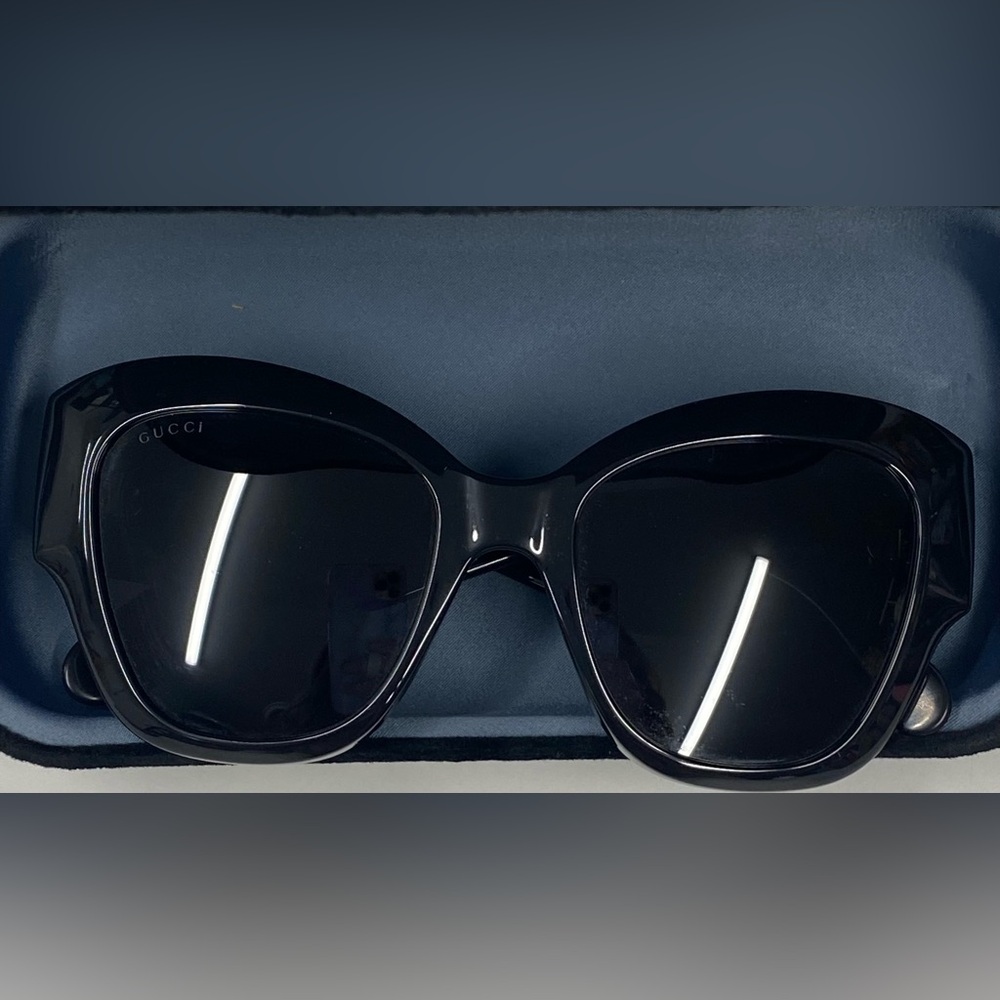 Gucci Sunglasses with Case - Picture 11 of 11
